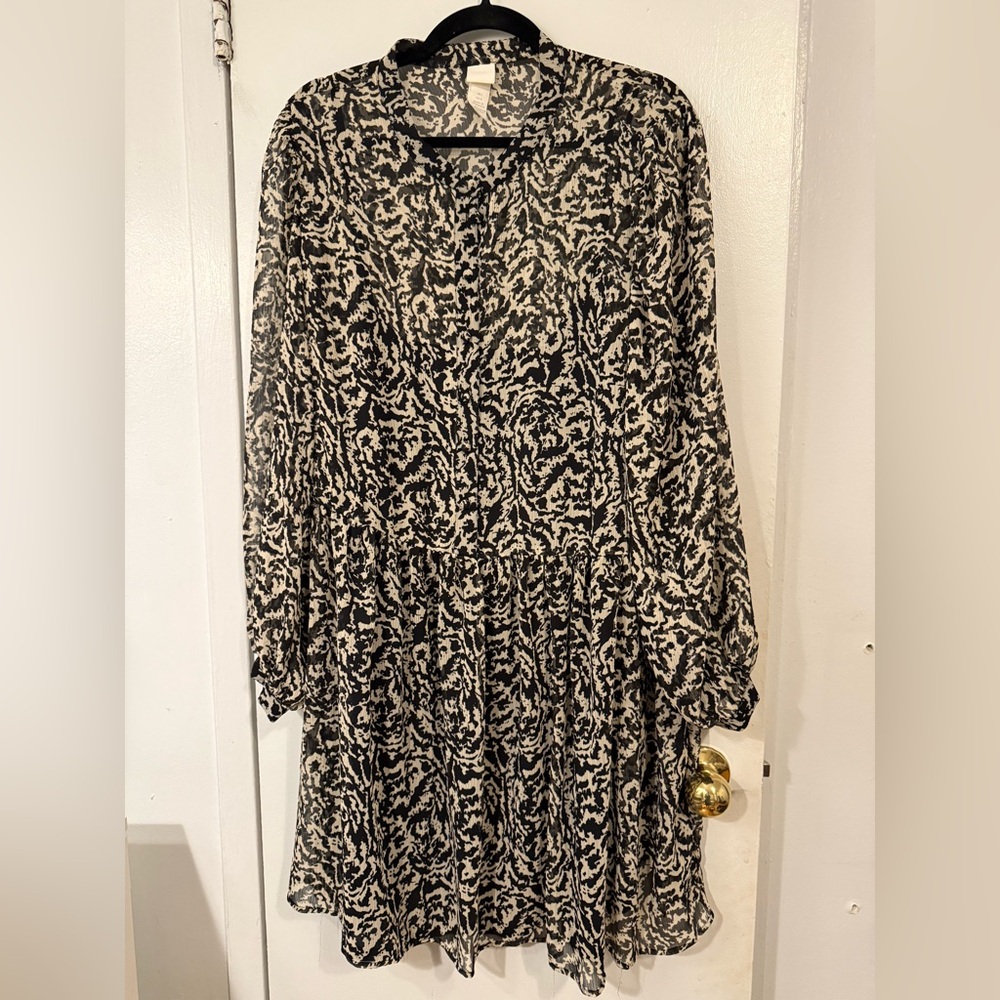 H&M Black and White Patterned Dress